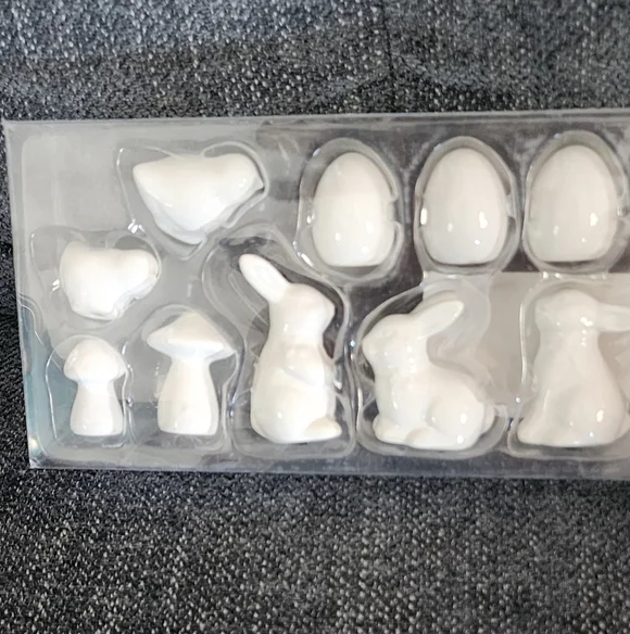 💥4 for $20💥White Ceramic Easter Figurines Set - Picture 2 of 5